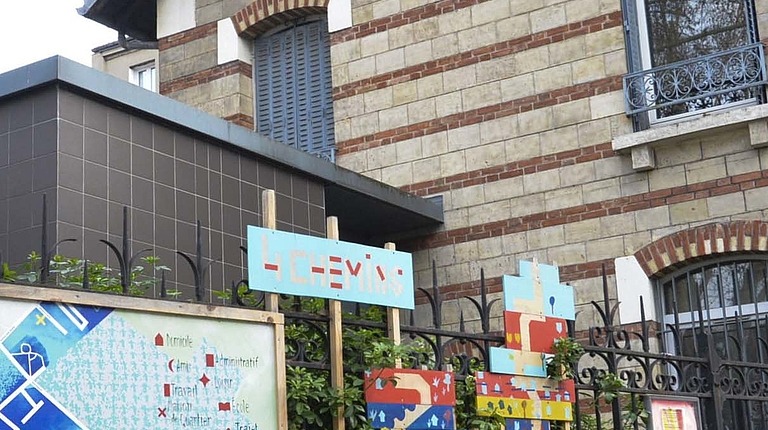 Façade de la maison de quartier Assia Djebar de Pantin