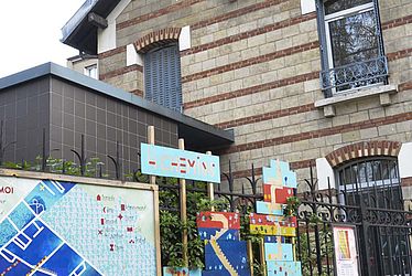 Façade de la maison de quartier Assia Djebar de Pantin