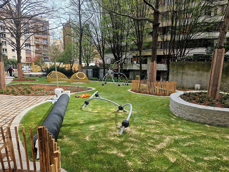 Vue de l'aire de jeux du Square du Petit-Bois de l’Îlot 27. - Agrandir l'image (fenêtre modale)
