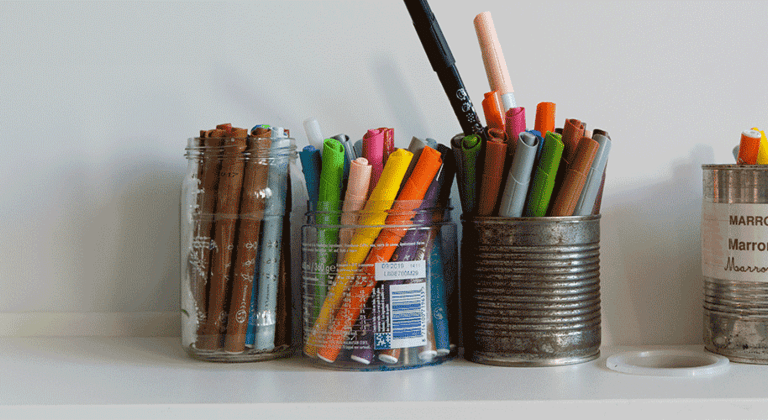 Photo représentant des pots de crayons 