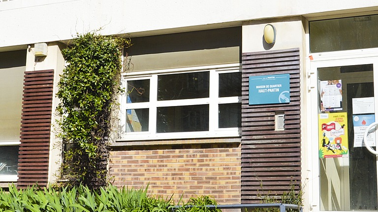 Façade de la maison de quartier Sabiha Gökçen - antenne Haut-Pantin de Pantin