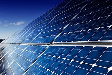 Plusieurs panneaux solaires 